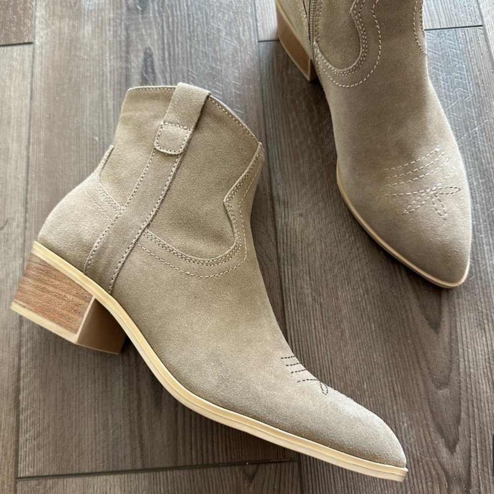New Without Box Dolce Vita Silma Suede Ankle Boots - Picture 2 of 9